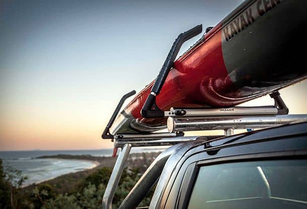 Универсальная система креплений на верхний багажник автомобиля для энтузиастов водных видов спорта LockRack