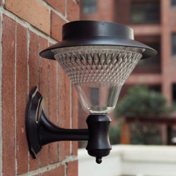Наружный LED-светильник с питанием от солнечной панели