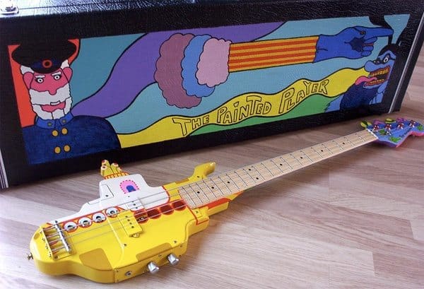 Бас-гитара "Жёлтая подводная лодка"