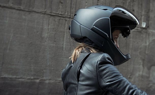 Высокотехнологичный мотоциклетный шлем с обзором в 360°