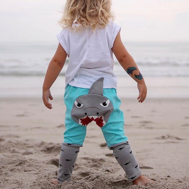 Детские брюки с изображением акулы