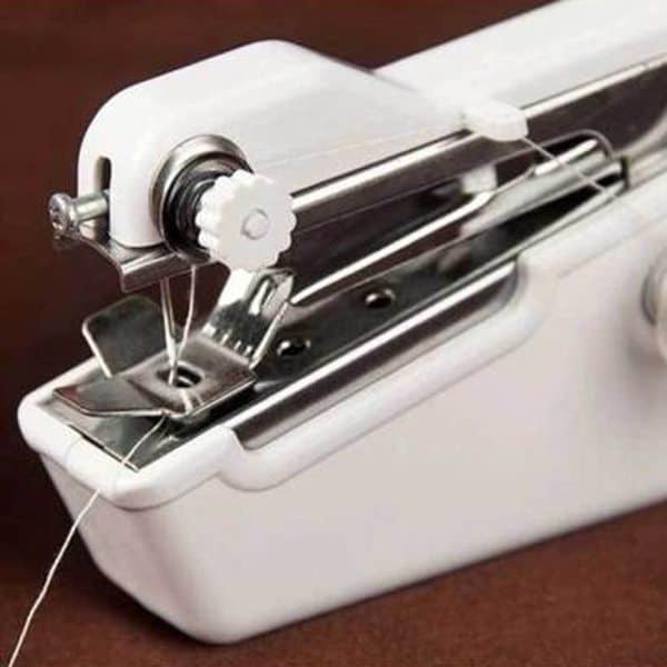 Портативная швейная машинка на батарейках