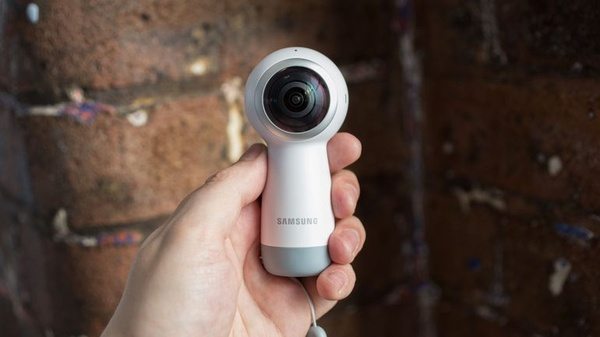 Влагозащищённая камера Samsung Gear 360