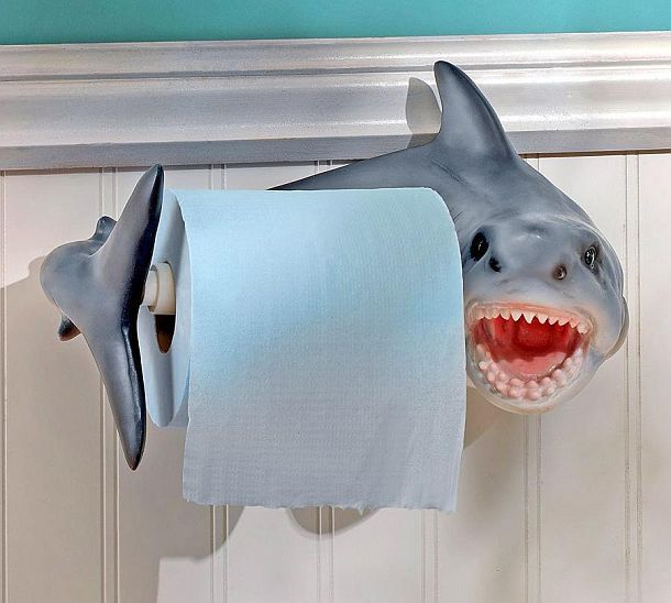Держатель для рулонов туалетной бумаги в виде акулы Shark Attack