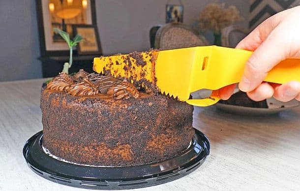 Треугольная лопатка для торта с механизмом захвата Smart Cake Server