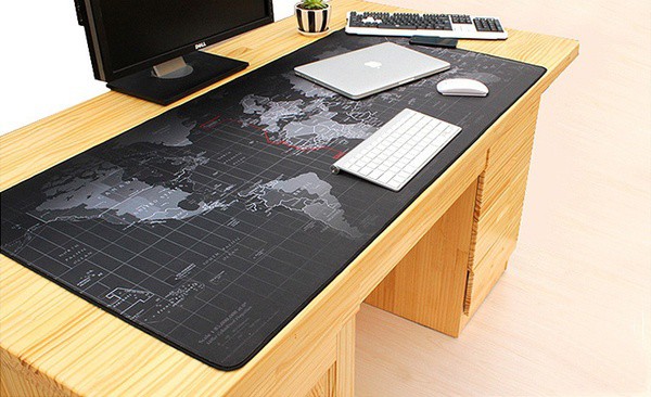 Гигантский коврик для клавиатуры и мышки с картой мира
