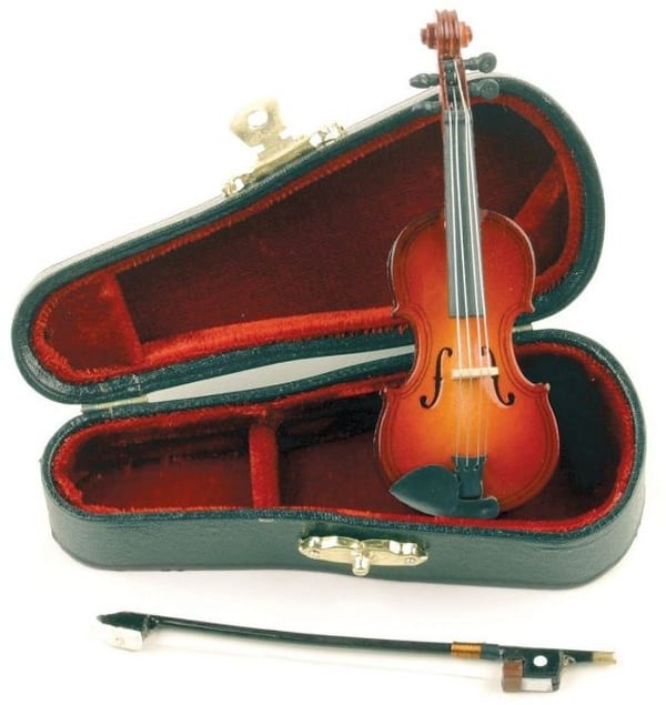 Самая маленькая в мире сувенирная скрипка