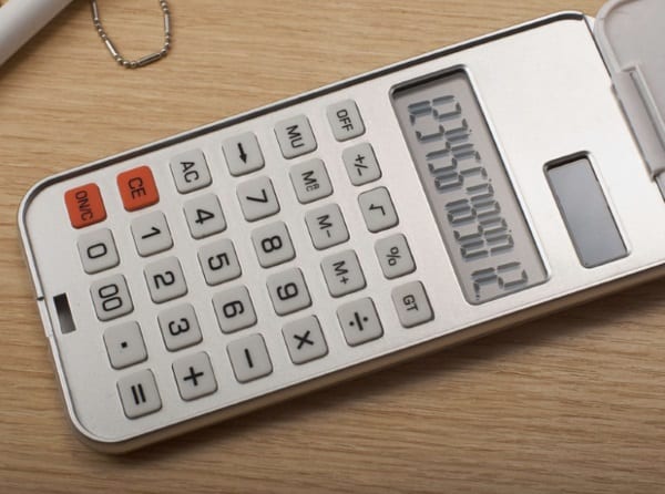 Школьный калькулятор в корпусе от смартфона Fxsum