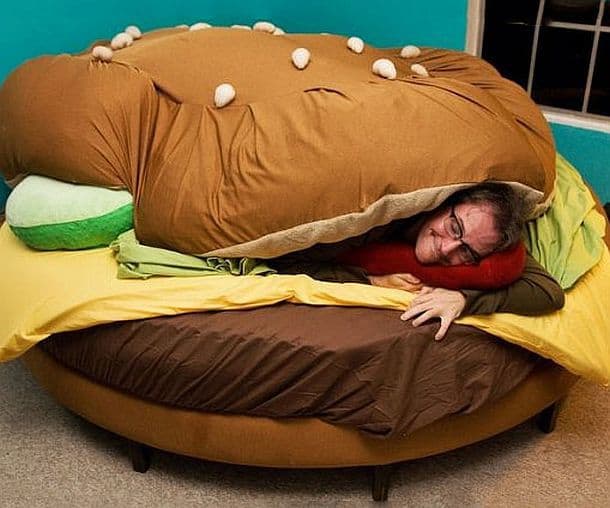 Кровать в виде гамбургера 