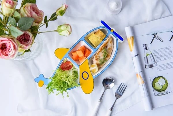 Детская многосекционная тарелка в виде самолёта