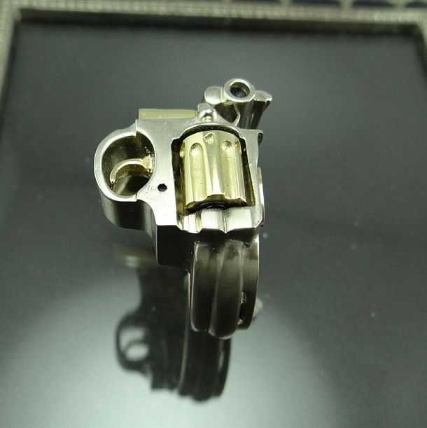 Мужское золотое кольцо в стиле милитари Revolver Ring