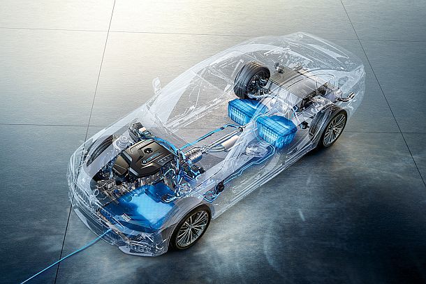 Беспроводная индукционная зарядочная платформа для автомобилей BMW 530E iPerformance