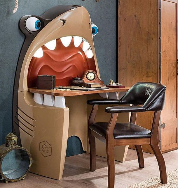Детский письменный стол в виде акулы с подсветкой Pirate Shark