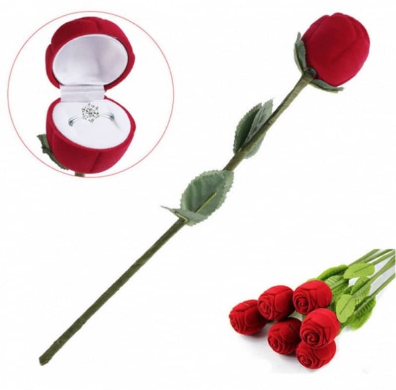 Коробочка для обручального кольца в виде розы