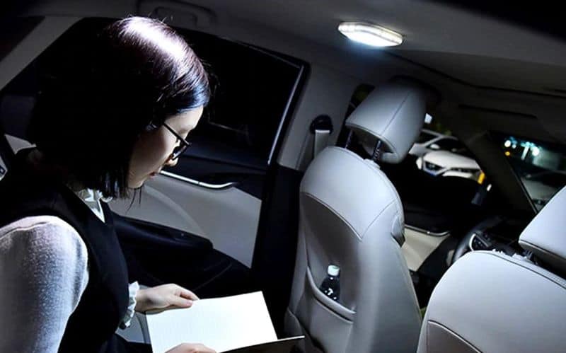 Автономный светильник в салон авто