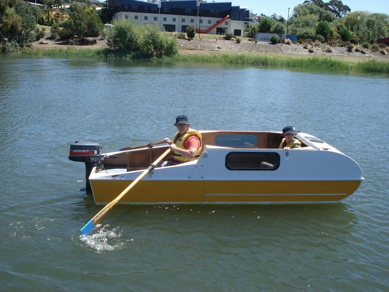 Лодка и дом на колёсах в одном Mini Camper Cruiser